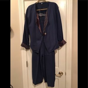2 pc suit with accent lapel